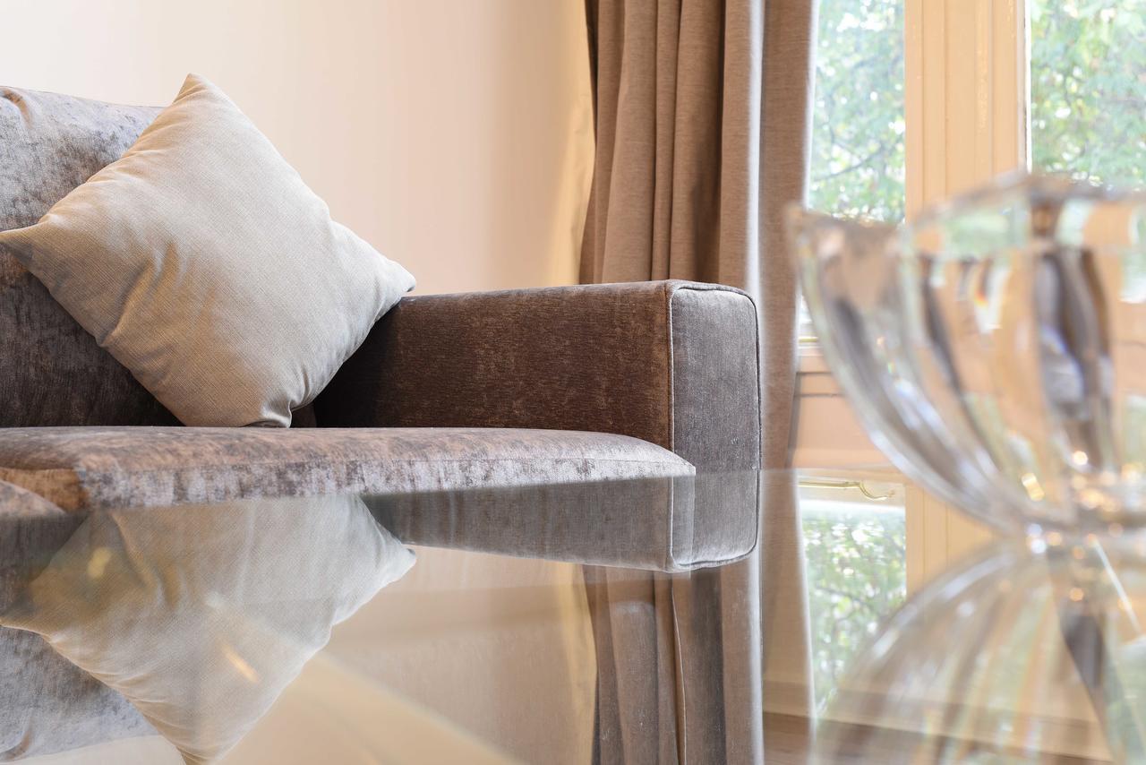 Spacious & Modern 2 Bed Apartment At Knightsbridge ลอนดอน ภายนอก รูปภาพ